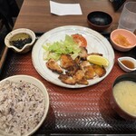 大戸屋 - もろみチキンの炭火焼きとしそひじきご飯定食　¥980-