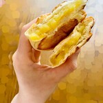 ブーランジェリ･エ･カフェ　オブジェ - くりあんぱん♡小ぶりだけど手で持つと分かる嬉しいズッシリ感！中には甘くて上品な甘さの栗餡がたっぷり入ってます♡神