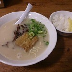 博多豚助 - 豚骨ラーメン　500円