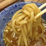 舎鈴 - 2014/2/11　つけ汁に投入して、リフトアップ♪