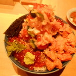 ２０１４/２　ついに、特上注文！！特上の特徴は、雲丹とイクラが御飯の上半分づつに敷き詰めてあり海鮮には、イクラやホッキ貝、数の子などが入っている。
