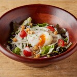 大衆酒場 まる煮 - 【温玉シーザーサラダ】