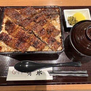 A special delicacy made by grilling eel from a famous region using high-quality binchotan charcoal and skilled techniques