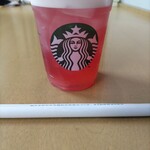 スターバックス・コーヒー - ピンクフルーツチアアップという、期間限定のドリンクをオーダー。