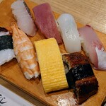 Hyou Tan Sushi - 令和6年4月 営業時間(16:00〜22:00)
                      にぎり盛り合わせ並 税込880円