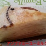 アンファミーユ - ミルクレープ     380円くらいだった。