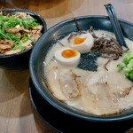 石田一龍 - チャーシュー麺濃厚　味玉　チャーシュー丼