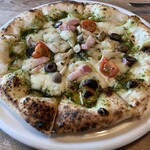 ピザ・ガーリック - ジェノベーゼのピザ　1,420円