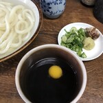 かじまや - 今日はうずら卵…割るの成功w
      高確率で殻が入る…か黄身が壊れる(;´д｀)