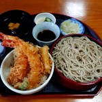 242064415 - ランチメニュー、冷たい蕎麦に天丼