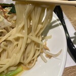 Chunsuitan - 麺は平打ち麺（温麺、冷麺を注文時に選べます）