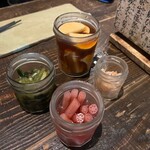 Himariya Galera - ◯小鉢(2品セット)¥500×2
                      …小鉢を4品選べることになるので、
                      梅水晶、葉わさび、はすのお漬物、山芋おしんこを。
                      どれも日本酒好きの呑み心をくすぐるメニューばかり♡(๑˃̵ᴗ˂̵)