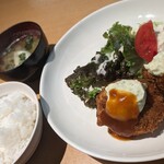 社 - カニクリームコロッケ定食　650円