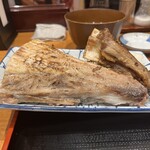 Uosai Hazama - ▪️まぐろカマ焼き定食(刺身3品付)¥1.600
                ▪️ツナマヨ¥100
                　※後会計　現金のみ？