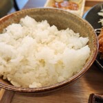 Tonkatsu Gen - 硬めに炊き上がったご飯ウマウマ