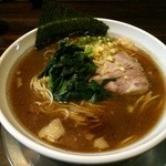 ラーメン ヤスオ - らーめん（細麺） 200g アブラ多め  ショウガ 青唐辛子 750円