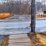 江戸そば マルノ - 道路の向こうが無料公共Ｐ