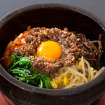 石锅拌饭/stone roasted bibimbap