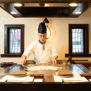 The chef cooks right in front of you at every seat. Enjoy the essence of Teppan-yaki with all your senses.