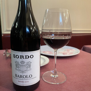 お料理やお客様に合わせて。ソムリエ厳選のお酒でペアリング