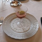 マダム・トキ - 無農薬完熟トマトといちごのスープ 長野県産グリーンアスパラガスのクレームグラッセ