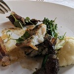 マダム・トキ - 太刀魚のムニエル 富山県産ホタルイカと丹波篠山イノシシのベーコン ソースブールノワゼット