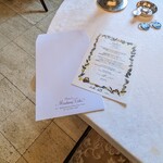 マダム・トキ - メニューはお持ち帰り可能ですが、封筒まで用意されています。