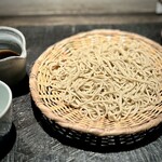 手打ち蕎麦 成冨 - こちらで冷たいお蕎麦は初めていただきましたが、流石の旨さです！
蕎麦自体にも、どこか香ばしさを感じます。
喉越しやコシのバランスが素晴らしく、蕎麦湯まで本当に美味♪