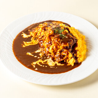 ふわとろ卵のオムライスなど、『sio』考案の多彩なメニュー！