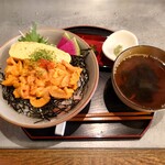 キッチン トット - ●雲丹雲丹丼　2,800円
                                
                                ●ご飯大盛り　50円
                                
                                雲丹雲丹丼の価格を見たこのおっさんは
                                当然迷わず注文したよねえ♪
