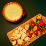 Rich and melty cheese fondue (4 servings)