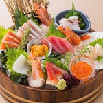 Deluxe sashimi platter of 10 kinds (for 3-4 people)