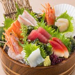 Assortment of 7 types of colorful sashimi (for 2-3 people)