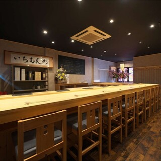 A cozy restaurant with a gentle atmosphere that can cater to a variety of occasions