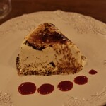 Cafe&Dining Cheese Cheese Worker - 目の前で炙ってくれるのが見ていて楽しいし、食欲をそそられます。上がパリッとしてからが食べ頃です。