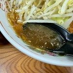 ラーメン二郎 - 「ラーメン」のスープ
            2024年4月9日