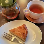 CAFE SLOTH - デカフェ白桃紅茶　　　チーズケーキ（レモン）