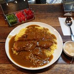 カレー専門店 ビィヤント - カツカレー大盛とらっきょう