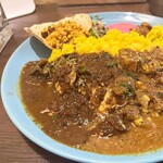 Aa Beru Kare - アアベルチキンカレー
                ヒラメと若ゴボウのマサラ
                2種あいがけ※斜め上から