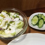 キッチン ブルー グローブ - サラダ、お新香のアップ