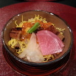 京料理くらもち - 炊き込みご飯　穴子　イクラ　錦糸卵　蕪　生姜