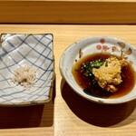 丸萬寿司 - カボスを絞った藻塩はサッパリ✨裏漉しされたあん肝ポン酢は濃厚な旨味♡どちらも美味しく、贅沢な味わい方ですね。