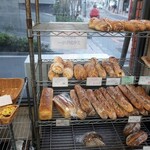 BOULANGERIE KEN - 陳列棚の様子①。