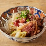 大衆酒場 まる煮 - 【地鶏たたき】