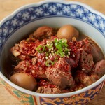 大衆酒場 まる煮 - 【まる煮の鳥もつ煮込み　赤】