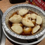 Gyuukaku - にんにくホイル焼き　※個人的に大好きなメニュー。2つも頼んじゃいました。そんなにスタミナつけてどうする。笑