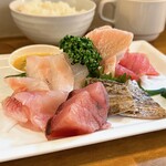 Kitchen KING - 三浦三崎港直送お刺身ランチ（1380円）