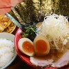 武蔵家 - 吉祥寺盛りラーメン 豚骨醤油(1050円)、キャベチャー(150円)、こだわり白飯 おかわり自由(100円)。