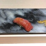 水道橋 鮨みつ - お寿司スタート（ネタは中トロ）