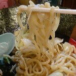 武蔵家 - 麺はこんなかんじ。